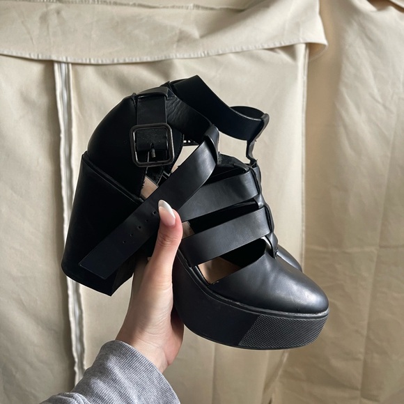 Zara Trafaluc Women's Size US-9 EU-40 Block
Heel Ankle Boot Black - Picture 2 of 5